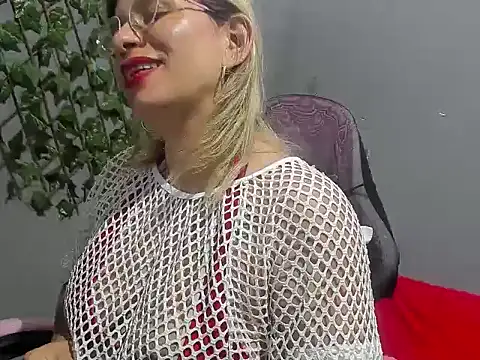 Snapshot of sexy_bigboooty chatting on 12.05.24 sexy bigboooty online show from 12.05.24