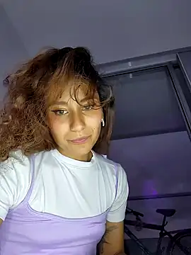 varenkaivanova 22 online show from 12.13.24