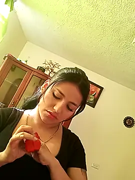 Snapshot of Naomy_veracruz_ chatting on 11.12.25 Naomy veracruz online show from 11.12.25