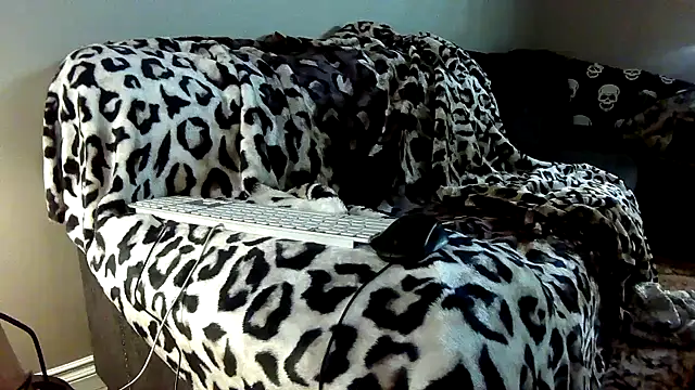 Snapshot of Fuckboy4public chatting on 12.25.24 Fuckboy4public online show from 12.25.24