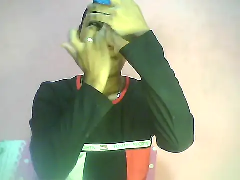 Snapshot of Fariana01 chatting on 12.13.24 Fariana01 online show from 12.13.24