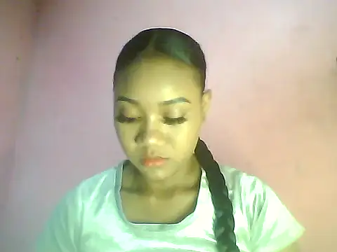 Snapshot of Fariana01 chatting on 12.25.24 Fariana01 online show from 12.25.24