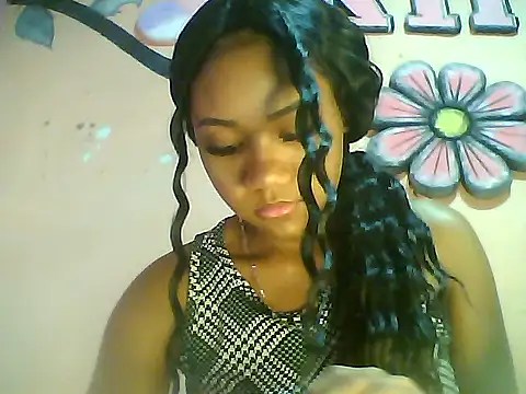 Snapshot of Fariana01 chatting on 01.05.25 Fariana01 online show from 01.05.25