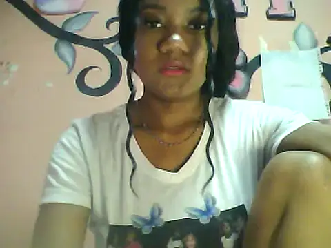 Snapshot of Fariana01 chatting on 02.05.25 Fariana01 online show from 02.05.25