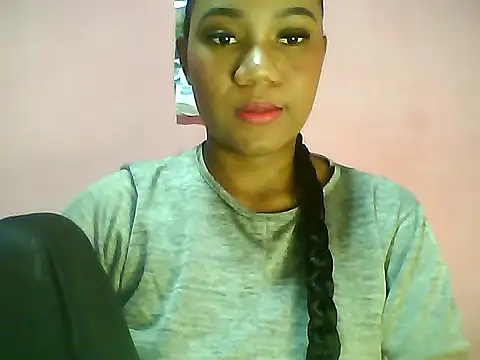 Snapshot of Fariana01 chatting on 02.11.25 Fariana01 online show from 02.11.25