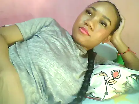 Snapshot of Fariana01 chatting on 02.12.25 Fariana01 online show from 02.12.25