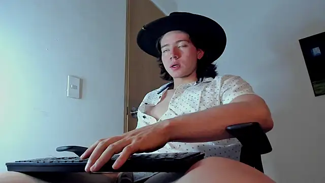 AngelBennet  online show from 12.03.25