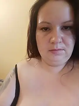 Snapshot of Szilvi93 chatting on 07.18.26 Szilvi93 online show from 07.18.26