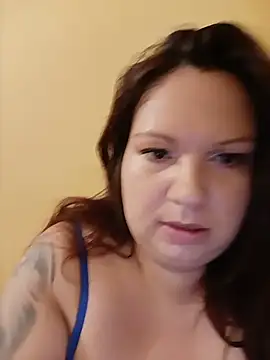 Snapshot of Szilvi93 chatting on 07.30.26 Szilvi93 online show from 07.30.26