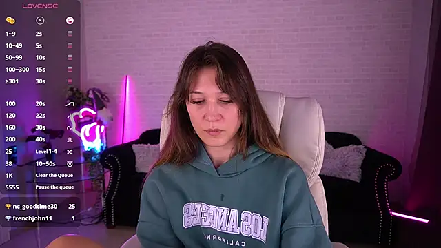 DreamyLinaa online show from 01.28.25