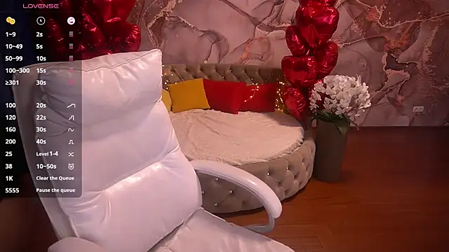 DreamyLinaa online show from 02.22.25