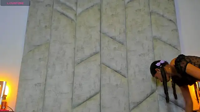 AshleyHill2 online show from 03.17.25