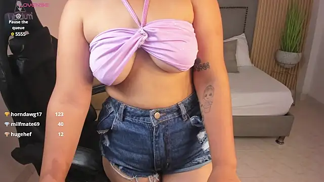 aurora johnson  online show from 01.11.25