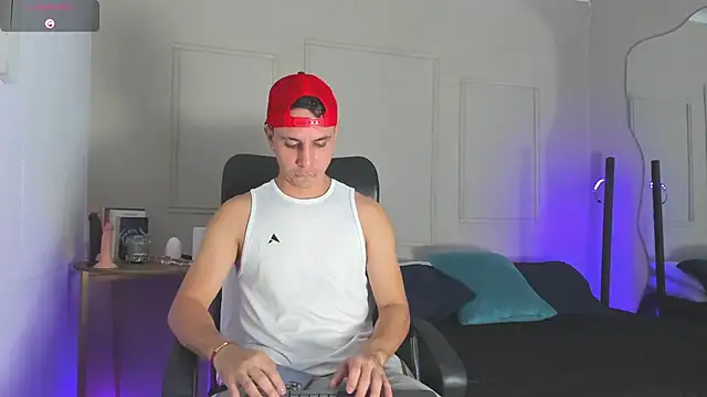 Snapshot of -Bruno-Bs chatting on 12.29.24 -Bruno-Bs online show from 12.29.24