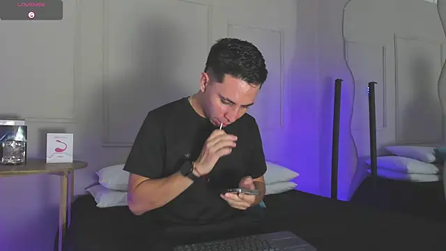 Snapshot of -Bruno-Bs chatting on 01.14.25 -Bruno-Bs online show from 01.14.25