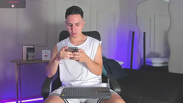 Snapshot of -Bruno-Bs chatting on 01.17.25 -Bruno-Bs online show from 01.17.25