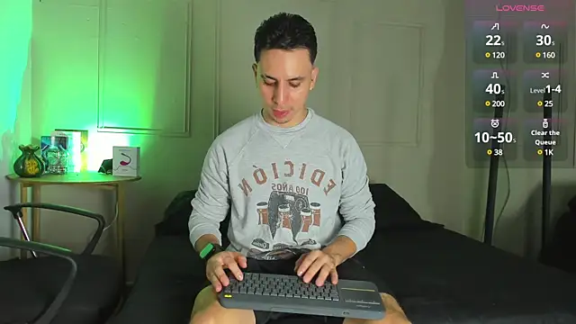 Snapshot of -Bruno-Bs chatting on 03.22.25 -Bruno-Bs online show from 03.22.25