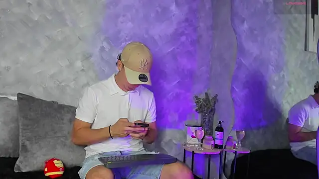 Snapshot of -Bruno-Bs chatting on 09.23.25 -Bruno-Bs online show from 09.23.25