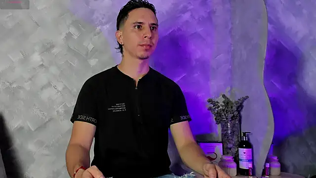 Snapshot of -Bruno-Bs chatting on 10.08.25 -Bruno-Bs online show from 10.08.25