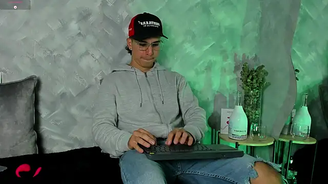 Snapshot of -Bruno-Bs chatting on 10.16.25 -Bruno-Bs online show from 10.16.25