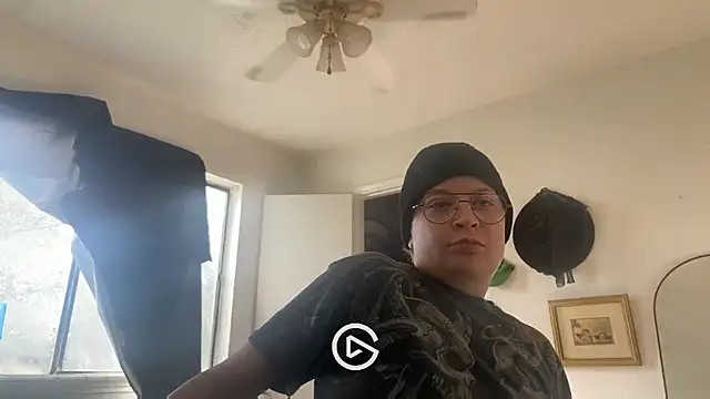 Snapshot of livcutebaby chatting on 12.18.24 livcutebaby online show from 12.18.24