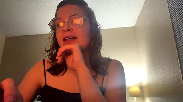 Snapshot of livcutebaby chatting on 07.18.26 livcutebaby online show from 07.18.26