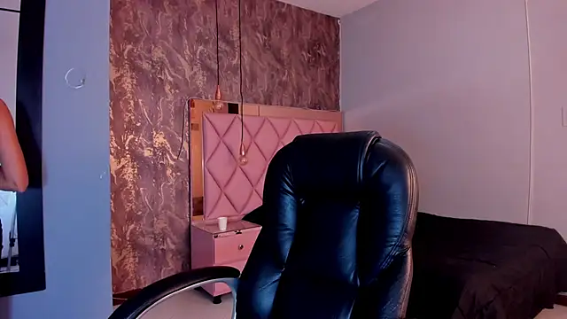 SKYLERWHIITEE online show from 12.08.24