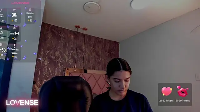 SKYLERWHIITEE online show from 02.14.25