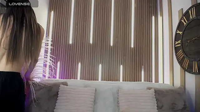 Aniie Doll online show from 12.16.25