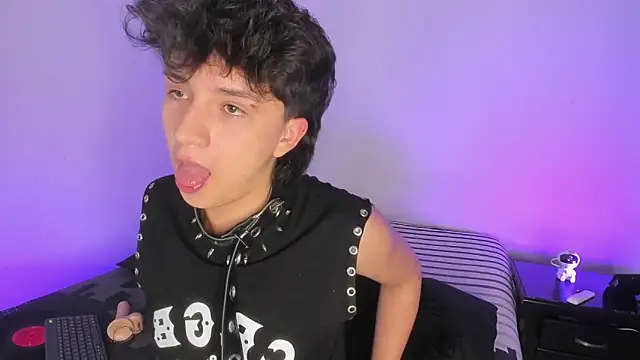 Snapshot of juandaaap chatting on 12.14.25 juandaaap online show from 12.14.25