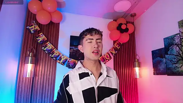 Noah Xitruxx online show from 10.19.25