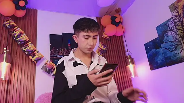 Noah Xitruxx online show from 11.03.25