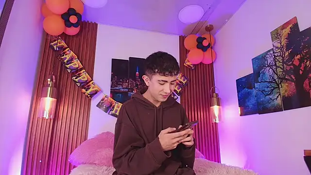 Noah Xitruxx online show from 11.04.25