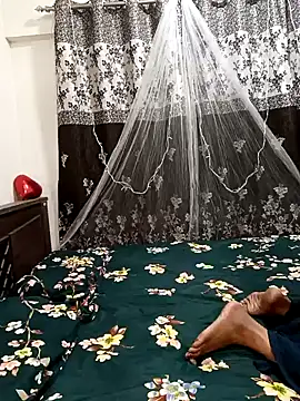 Snapshot of Cute-Bhavya chatting on 01.08.25 Cute-Bhavya online show from 01.08.25