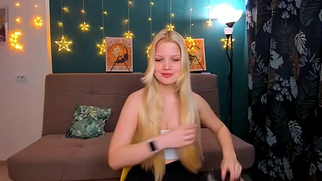 Xloe Queen online show from 01.28.25