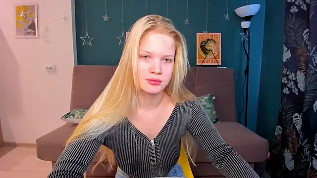 Xloe Queen online show from 02.10.25