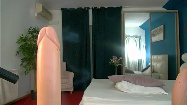 Snapshot of Anne_Blueeyes chatting on 01.24.25 Anne Blueeyes online show from 01.24.25