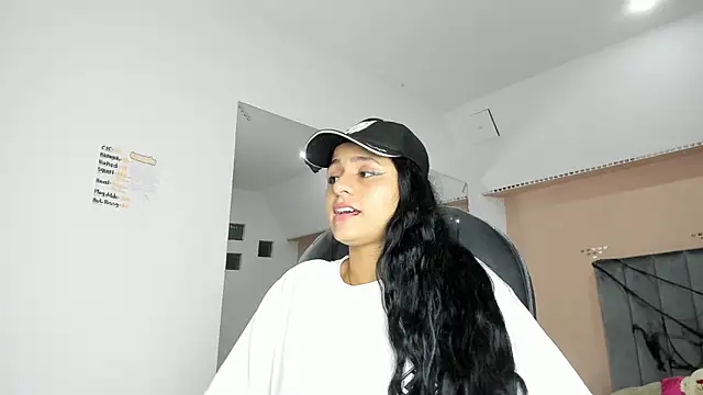 Giselle Roldan online show from 10.16.25