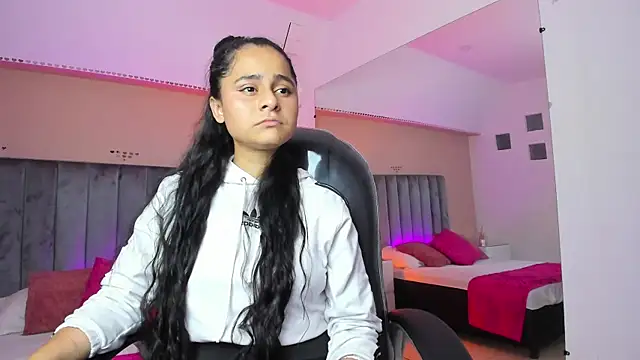 Giselle Roldan online show from 06.03.26