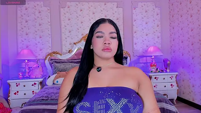 Snapshot of AllissonJames chatting on 10.02.25 AllissonJames online show from 10.02.25