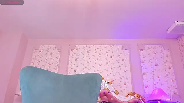 Snapshot of AllissonJames chatting on 10.16.25 AllissonJames online show from 10.16.25