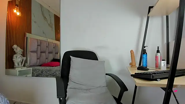 Snapshot of _Brihan chatting on 12.14.24 Brihan online show from 12.14.24