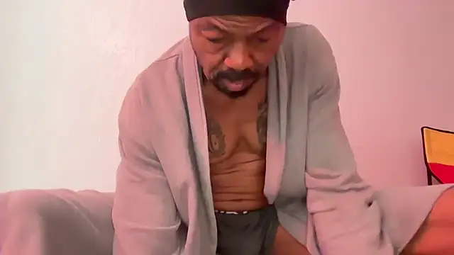 Snapshot of skarfosbabes69 chatting on 02.14.26 skarfosbabes69 online show from 02.14.26