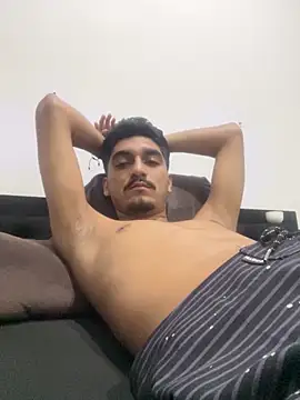 Snapshot of latin_bbc chatting on 11.18.25 latin bbc online show from 11.18.25