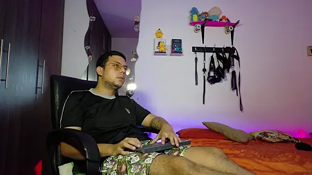 Snapshot of Nymphobuddies chatting on 01.19.26 Nymphobuddies online show from 01.19.26