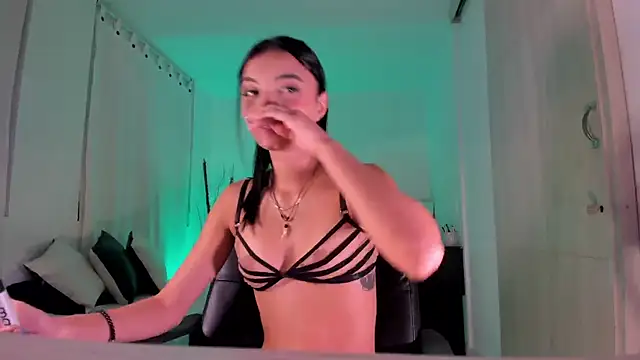 Snapshot of AnabelWolf chatting on 01.10.25 AnabelWolf online show from 01.10.25