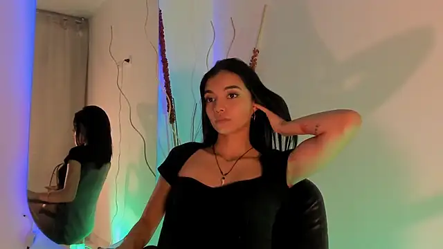 Snapshot of AnabelWolf chatting on 01.21.25 AnabelWolf online show from 01.21.25