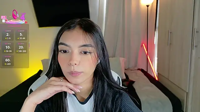 Snapshot of AnabelWolf chatting on 09.15.25 AnabelWolf online show from 09.15.25
