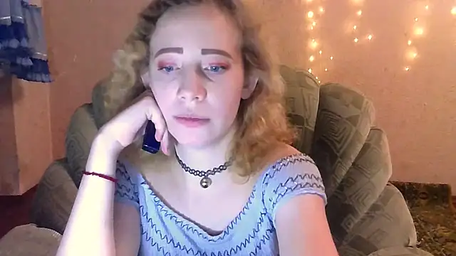 Snapshot of MelxMellie chatting on 02.05.25 MelxMellie online show from 02.05.25