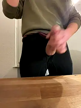 Snapshot of dirtyeeedii chatting on 11.24.25 dirtyeeedii online show from 11.24.25